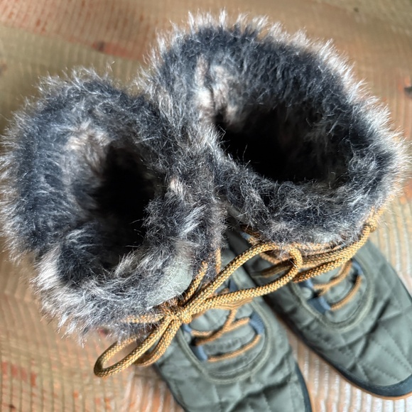 Columbia Women's Minx Shorty III Winter Boot, size 8.5 - Picture 4 of 11